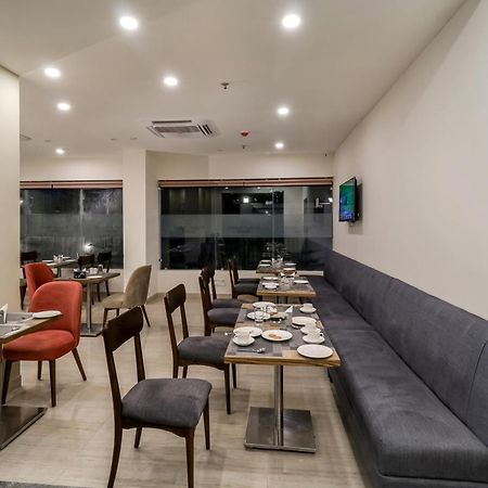 Starlit Suites Newtown Kalküta Dış mekan fotoğraf