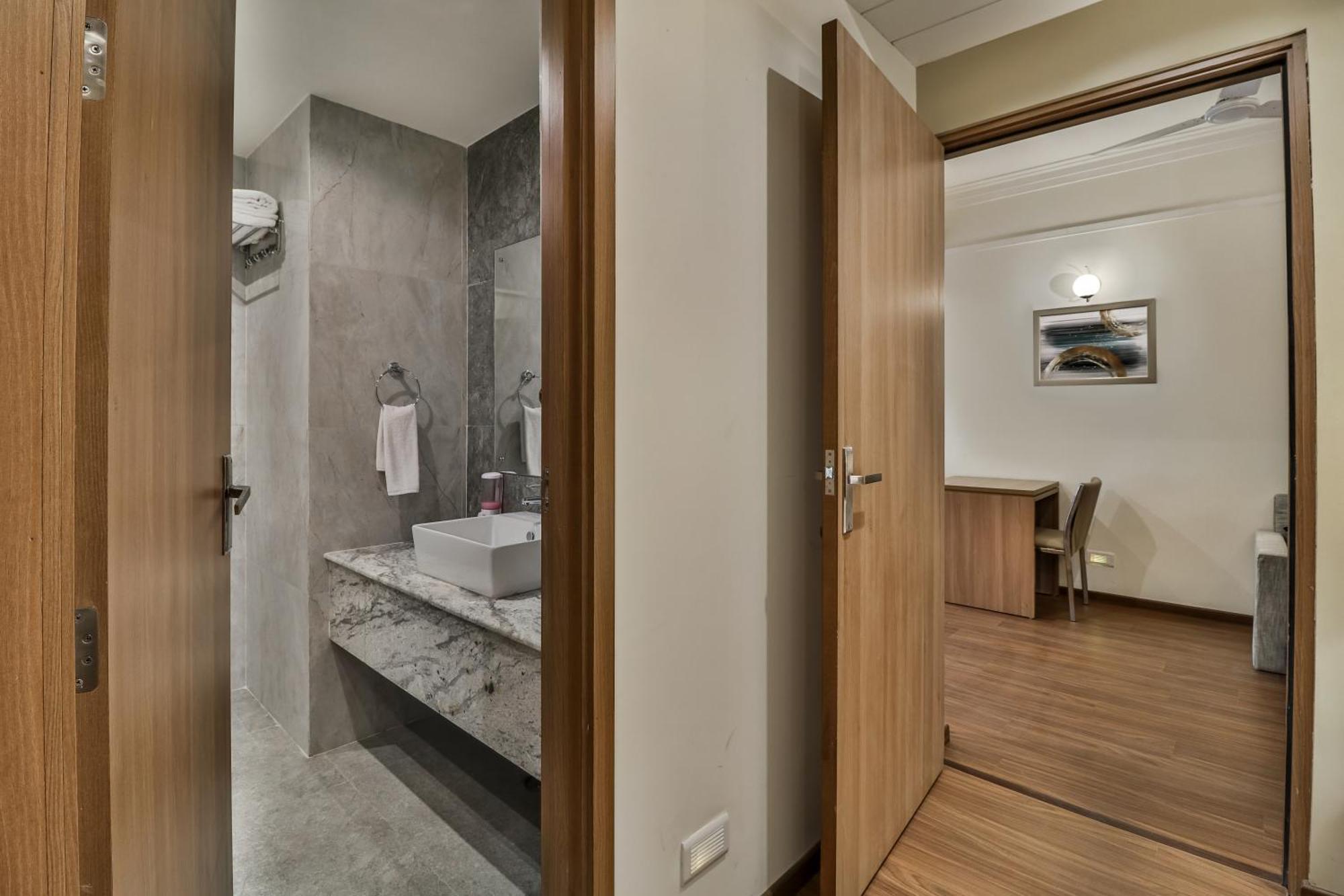 Starlit Suites Newtown Kalküta Dış mekan fotoğraf